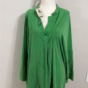 NWT March Around Easel Loose Vneck Vibrant  Green Blouse